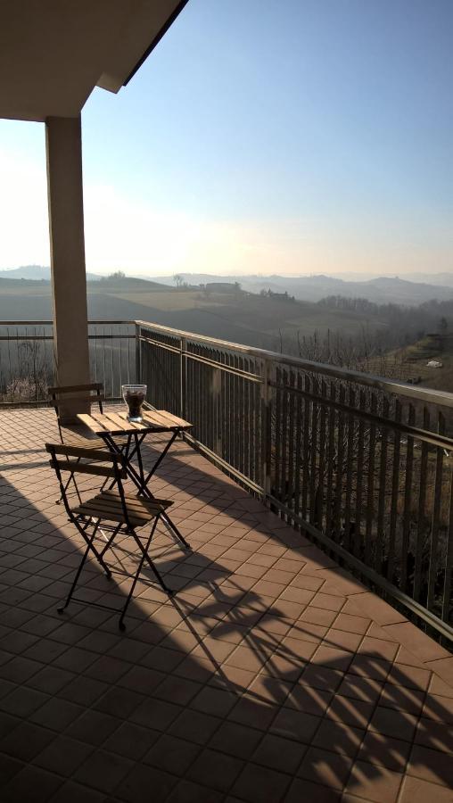 Casa Dusat In Accogliente Edificio Nel Centro Di Monforte Monforte dʼAlba Dış mekan fotoğraf